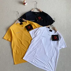 Hochwertige Mammut Kurzarm-Kollektion aus schwarzem Polyester mit atmungsaktiver Beschichtung