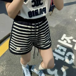 Luxuriöse Miu Miu Shorts im blauen bestickten Stil