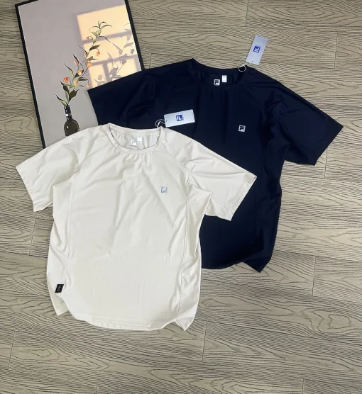Hochwertiger Fila Kurzarm-Stil in Schwarz