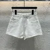 Meistverkaufte Chanel-Shorts im bestickten Stil aus weißem Denim
