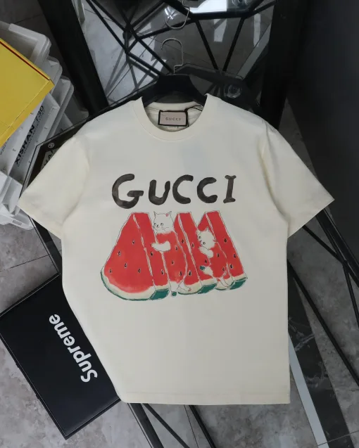 Luxus-Gucci-Kollektion mit kurzem Ärmel und Beige-Print