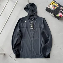 Bestseller Descente Mäntel Grau Nylon Casual Style