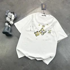 Premium Louis Vuitton Kurzarm-T-Shirt mit Anhänger Schwarzer Baumwolldruck Luxus