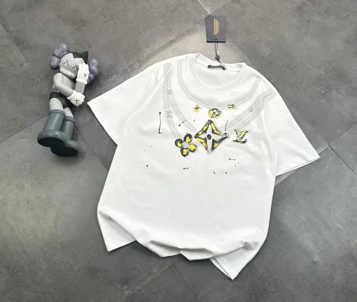 Premium Louis Vuitton Kurzarm-T-Shirt mit Anhänger Schwarzer Baumwolldruck Luxus