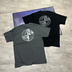 Hochwertige Kurzarm-Kollektion von Stone Island mit schwarzem Logo