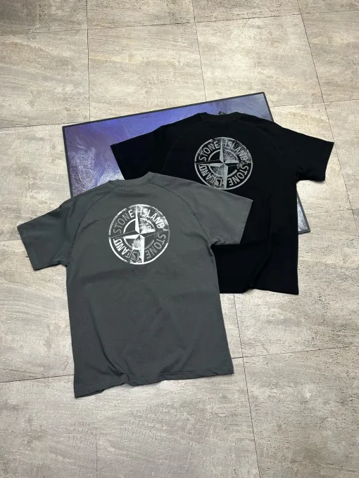Hochwertige Kurzarm-Kollektion von Stone Island mit schwarzem Logo