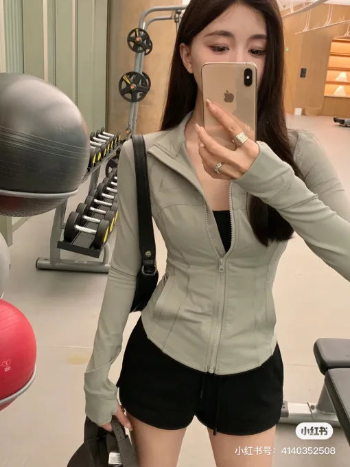 Hochwertige Lululemon Sonnenschutzkleidung Weiße Seide Atmungsaktiv Luxus