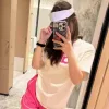 Hochwertige Alo-Shorts im rosa Logo-Stil