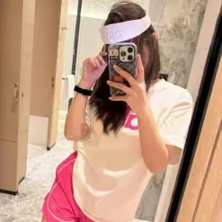 Hochwertige Alo-Shorts im rosa Logo-Stil