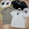 Luxuriöses Descente-Kurzarmshirt im schwarzen Logo-Stil