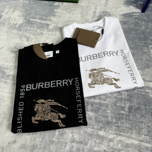 Premium Burberry Kurzarm-Kollektion mit schwarzem Logo