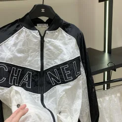 Bestseller Chanel Shorts im schwarzen Stickerei-Stil