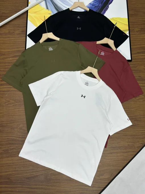 Bestseller Under Armour Kurzarm-Shirt aus weißer Baumwolle, klassische Kollektion