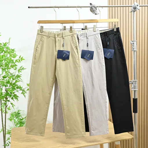 Hochwertige Prada Freizeithose aus rotem Leder, Casual Collection