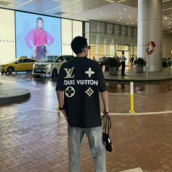 Hochwertiges Louis Vuitton Kurzarmhemd aus weißem Leder im klassischen Stil