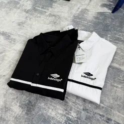 Hochwertiges Balenciaga Langarmshirt im weißen Streifenstil