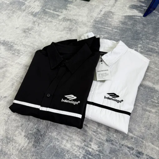 Hochwertiges Balenciaga Langarmshirt im weißen Streifenstil