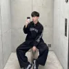 Hochwertiger Balenciaga-Stil mit langen Ärmeln und gelbem Print