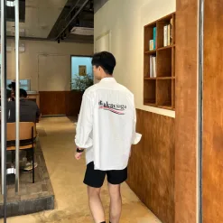 Bestseller der Balenciaga-Kollektion mit langen Ärmeln und weißem Print