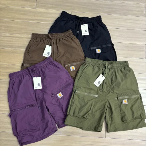 Hochwertige Carhartt Shorts im klassischen Grün