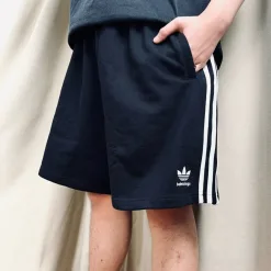 Bestseller Balenciaga Shorts Schwarz bestickt Stil