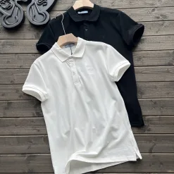 Premium Prada Poloshirt in Weiß mit Stickerei