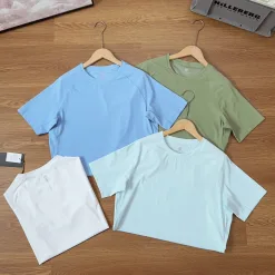 Hochwertiges Lululemon Kurzarmshirt im klassischen Grün