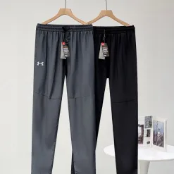 Hochwertige Under Armour Hose in Schwarz, atmungsaktive Kollektion