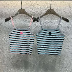 Hochwertige Chanel Hosenträger im rosa Strick-Streifen-Stil