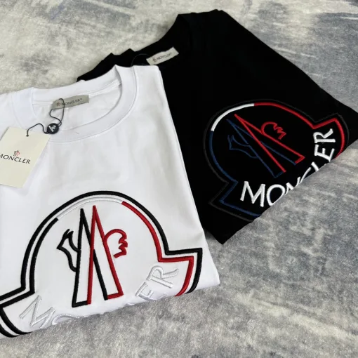 Moncler-Kollektion mit kurzen Ärmeln in Schwarz in Premiumqualität mit Stickerei