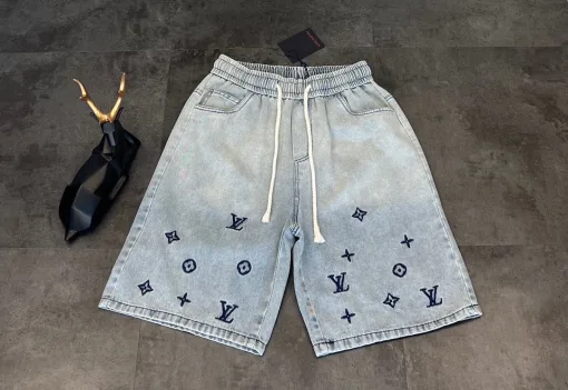 Hochwertige Louis Vuitton Shorts in weißem Denim, atmungsaktiver Stil