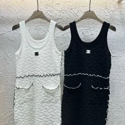 Hochwertige Chanel Weste im weißen Strick-Jacquard-Stil