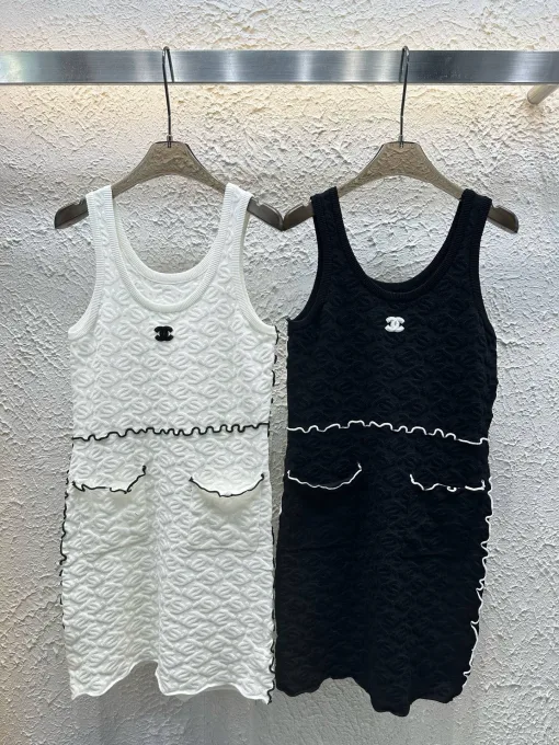 Hochwertige Chanel Weste im weißen Strick-Jacquard-Stil