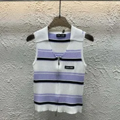 Hochwertige Miu Miu Weste im lila Strick-Logo-Stil