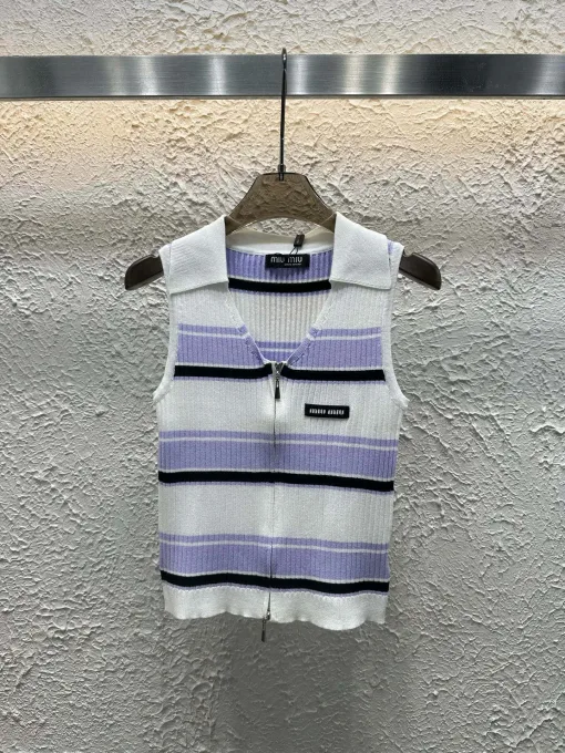 Hochwertige Miu Miu Weste im lila Strick-Logo-Stil