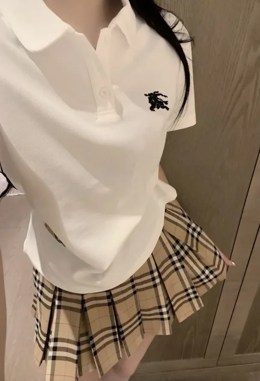 Bestseller: Burberry – Kurzarm-Khaki-Stil mit Stickerei