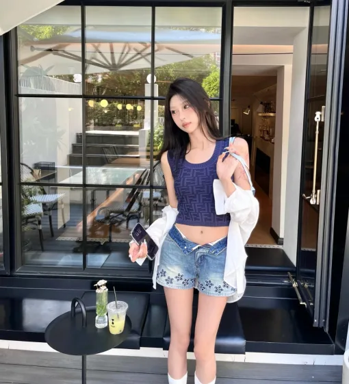 Luxus-Shorts von Chanel aus der bestickten Kollektion aus blauem Denim