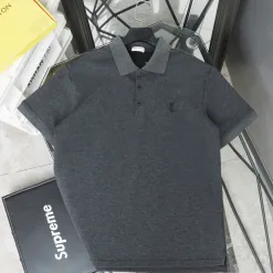 Luxuriöses Kurzarmhemd von Saint Laurent im grauen bestickten Stil