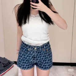 Premium Valentino Shorts im Denim-Print-Stil