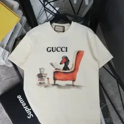 Hochwertiger Gucci Kurzarm-Print im Beige-Stil