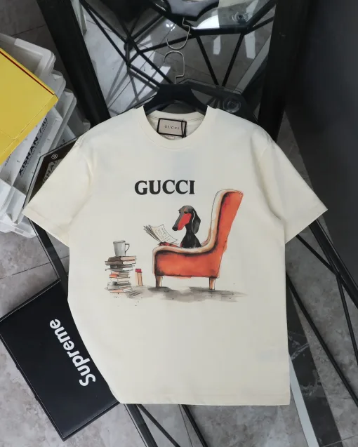 Hochwertiger Gucci Kurzarm-Print im Beige-Stil