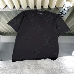 Hochwertiger Louis Vuitton Kurzarm-Strickpullover im Monogramm-Stil in Schwarz