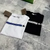 Luxus-Kurzarm-Kollektion von Burberry mit schwarzen Streifen