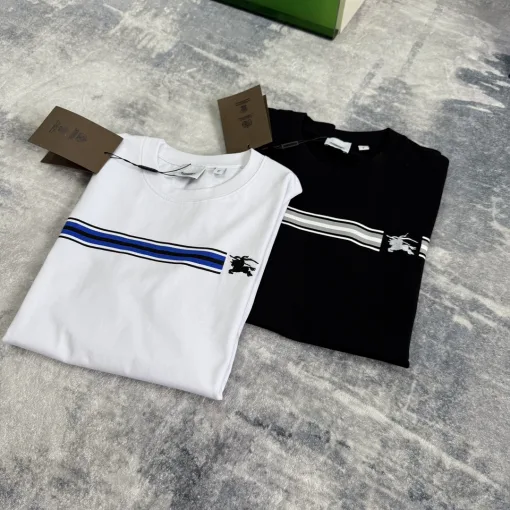 Luxus-Kurzarm-Kollektion von Burberry mit schwarzen Streifen