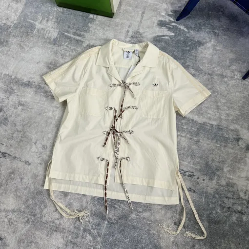 Hochwertige Adidas Kurzarm-Kollektion aus cremefarbener Baumwolle