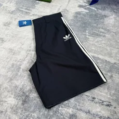 Luxus-Shorts von Balenciaga in Marineblau mit Stickereien