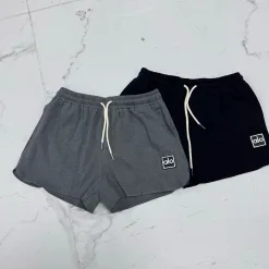 Luxus-Alo-Shorts aus schwarzer Lederkollektion