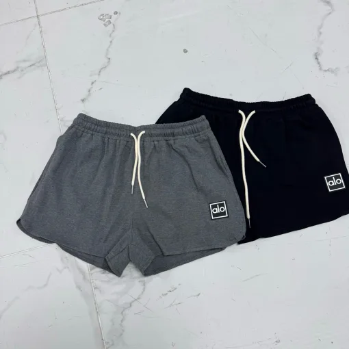 Luxus-Alo-Shorts aus schwarzer Lederkollektion