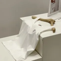 Ärmelloses schwarzes Baumwoll-Stickerei-Shirt von Lululemon in Premiumqualität
