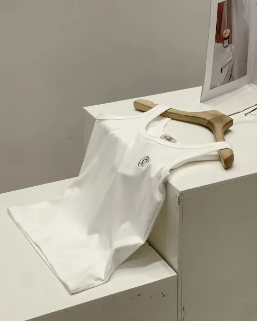 Ärmelloses schwarzes Baumwoll-Stickerei-Shirt von Lululemon in Premiumqualität